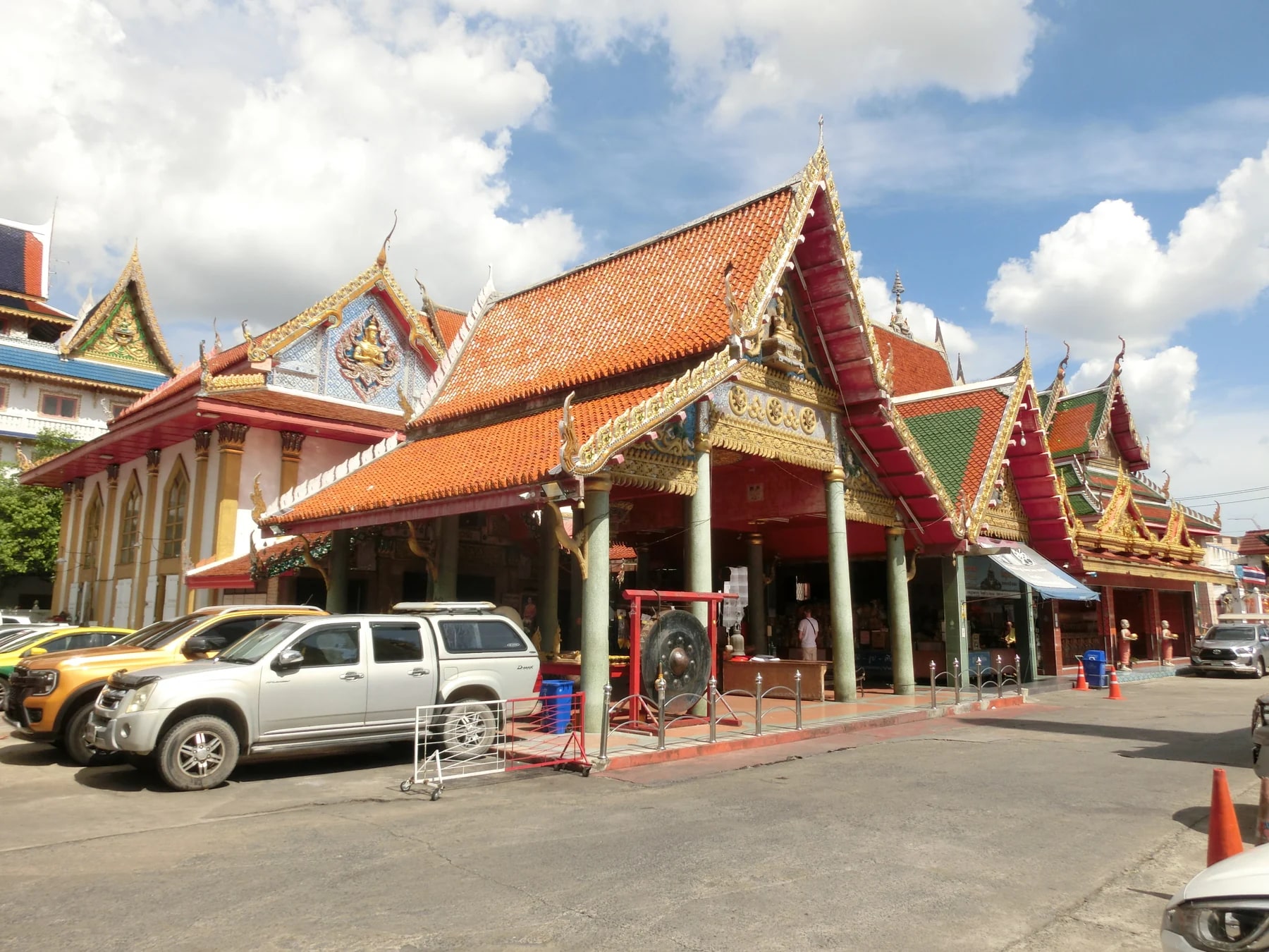 Red-roofed temple hall exterior at Wat Khun Chan (photographed in 2026)