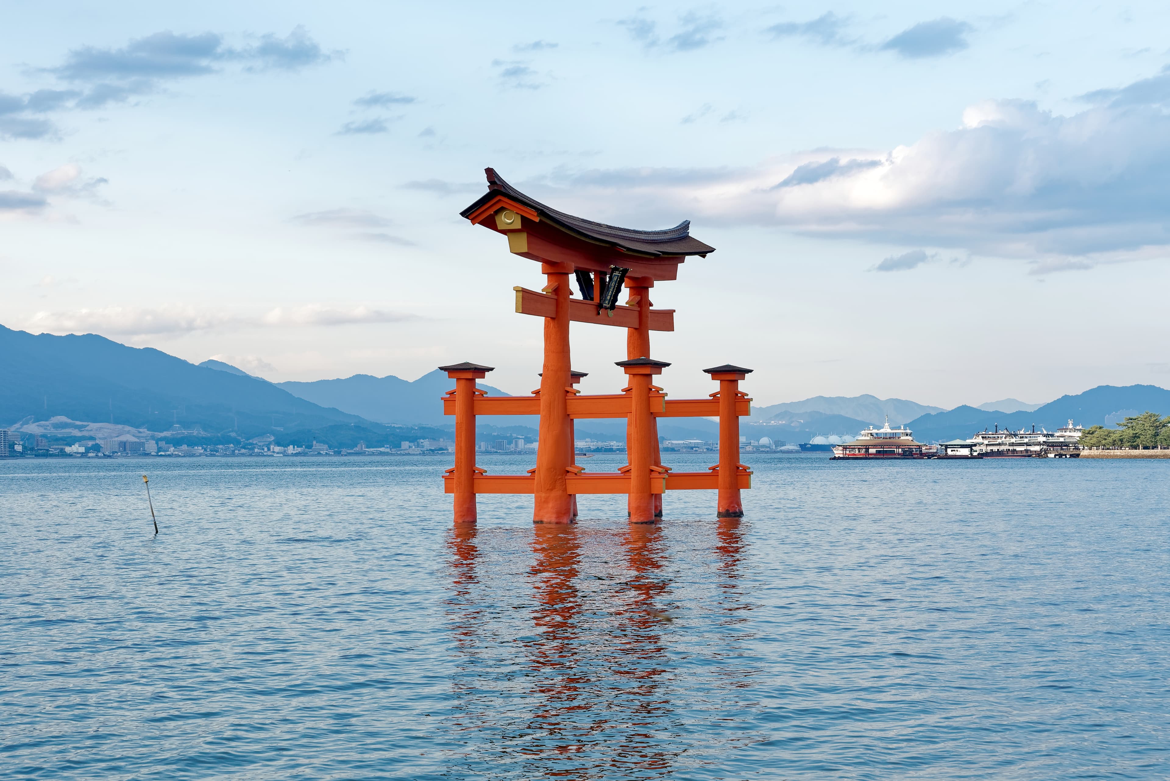 2024年拍摄的宫岛严岛神社海上大鸟居